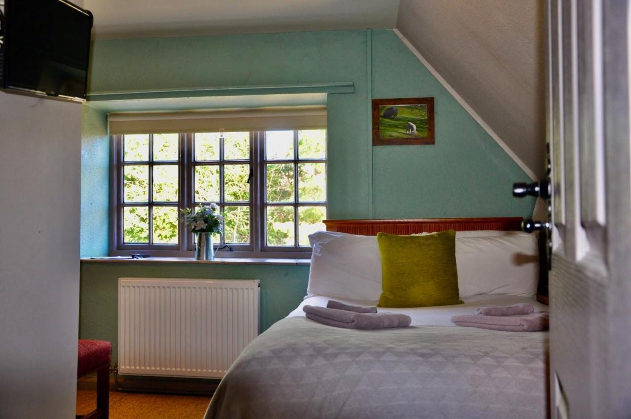 The Hollybush Inn And B&B Priors Marston Dış mekan fotoğraf