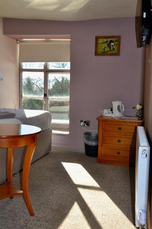 The Hollybush Inn And B&B Priors Marston Dış mekan fotoğraf