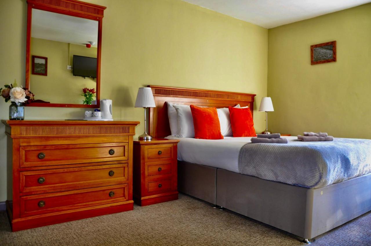 The Hollybush Inn And B&B Priors Marston Dış mekan fotoğraf
