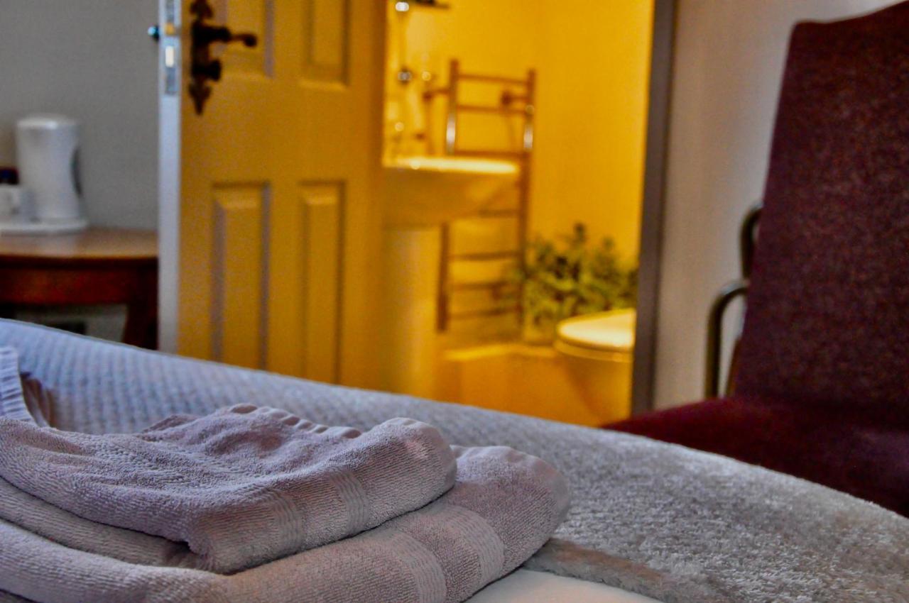 The Hollybush Inn And B&B Priors Marston Dış mekan fotoğraf