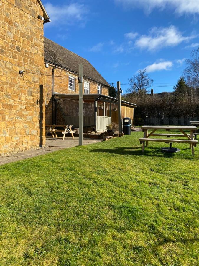 The Hollybush Inn And B&B Priors Marston Dış mekan fotoğraf