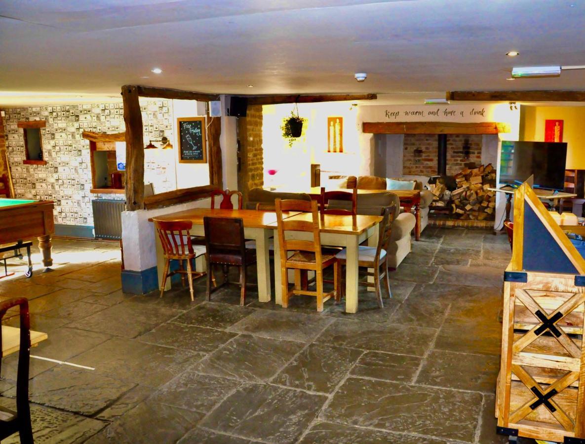 The Hollybush Inn And B&B Priors Marston Dış mekan fotoğraf
