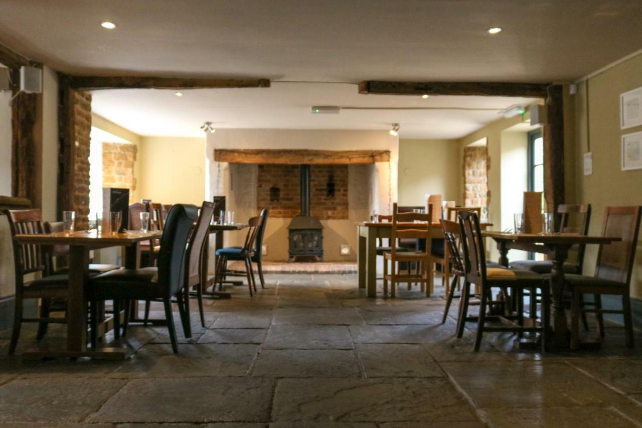 The Hollybush Inn And B&B Priors Marston Dış mekan fotoğraf